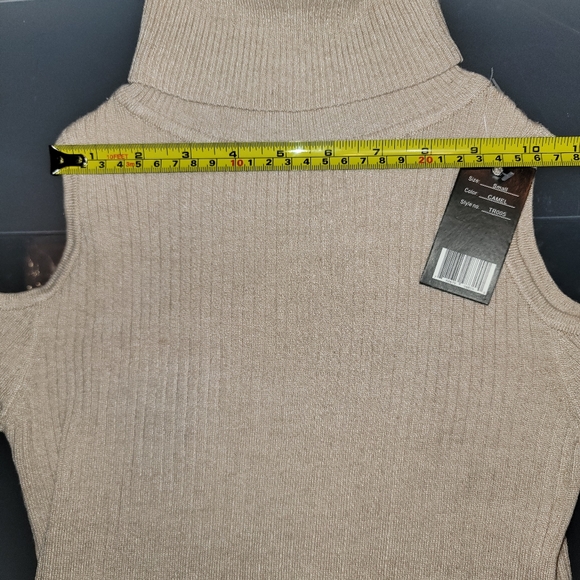 ๐ Camel Cold Sholder Top by Maze Collection - Picture 6 of 14